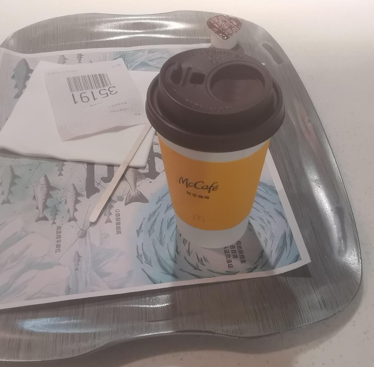 下午，在西安小寨喝咖啡，老板给我说，这是大杯。此刻，我想到了罗永浩。[捂脸]