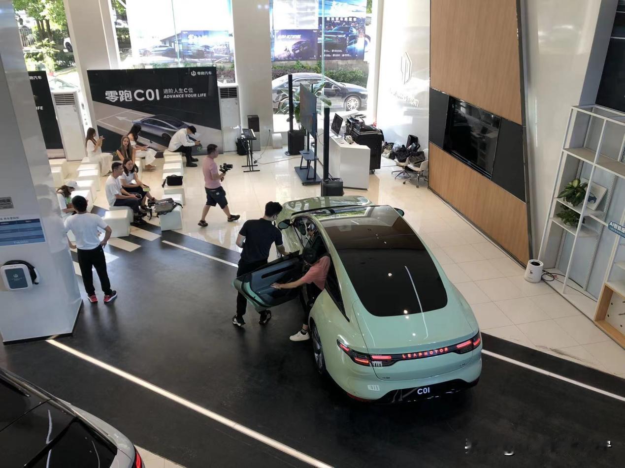 如果说奔驰C级是30万价位豪华感最强的车型，你认可吗？
 
以前我同意这个观点，
