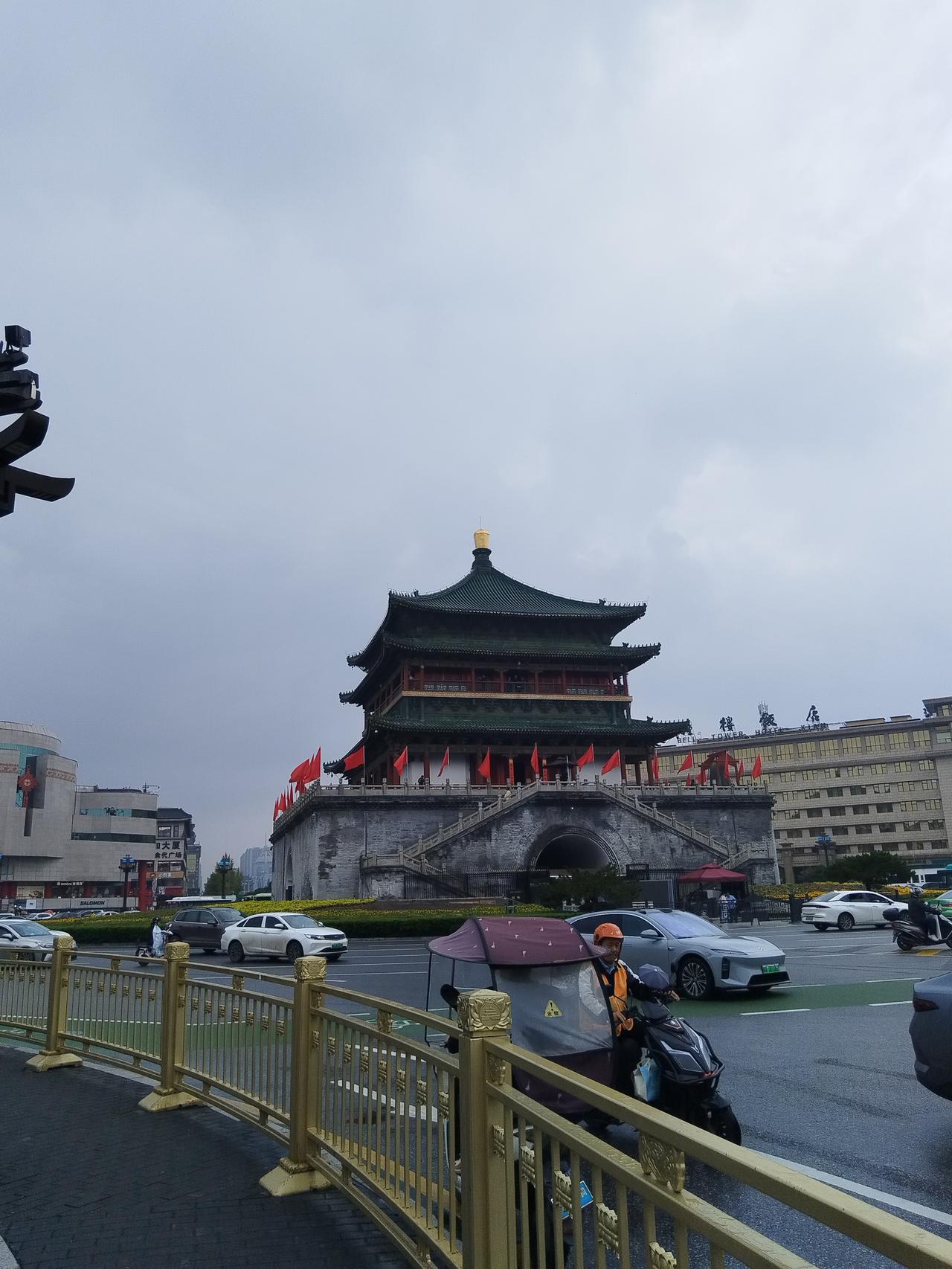 军事管理区周边不能随意安装摄像头 之前在城郊徒步，误走到某军事管理区外围的便道，