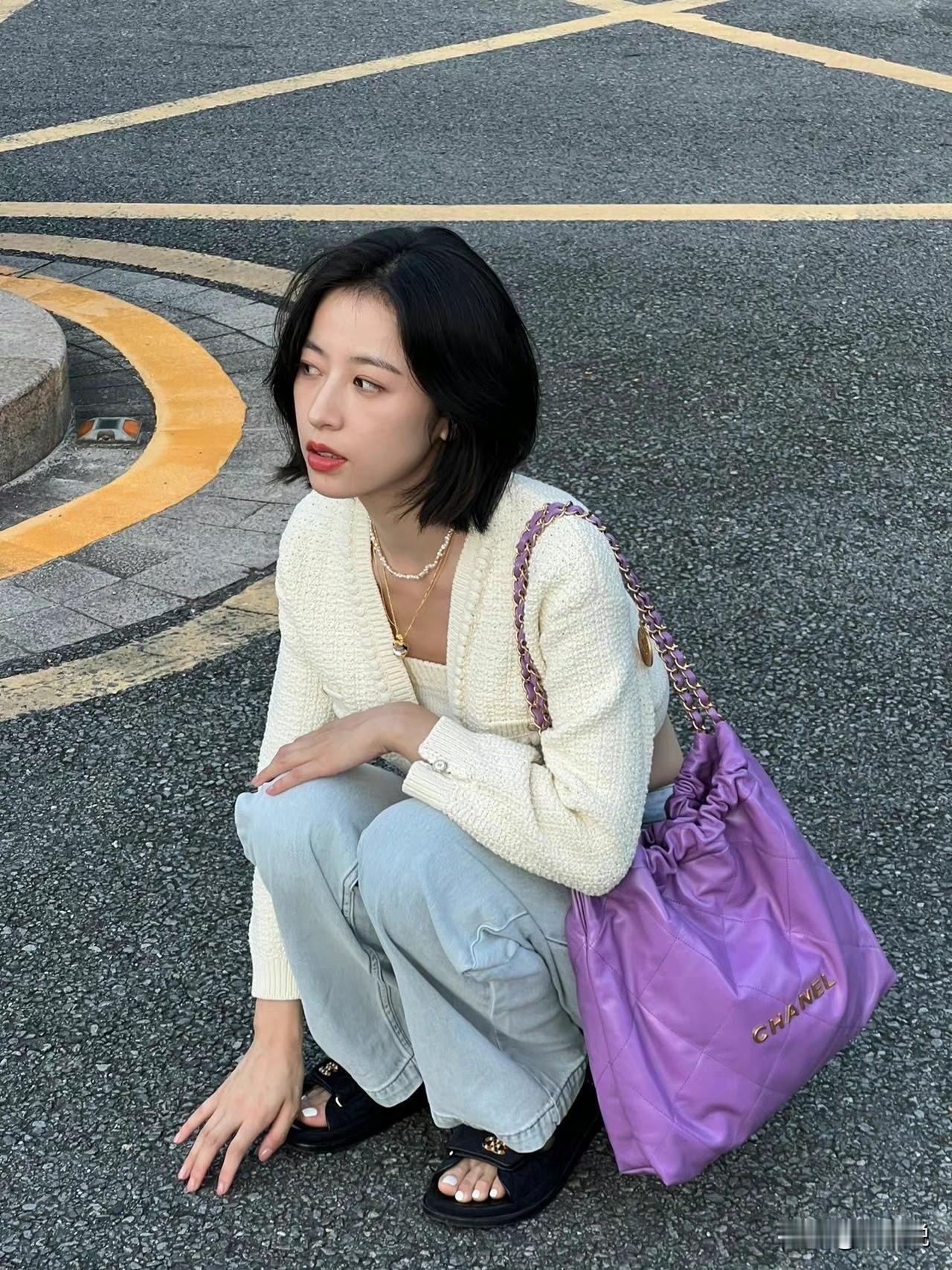 美女蹲