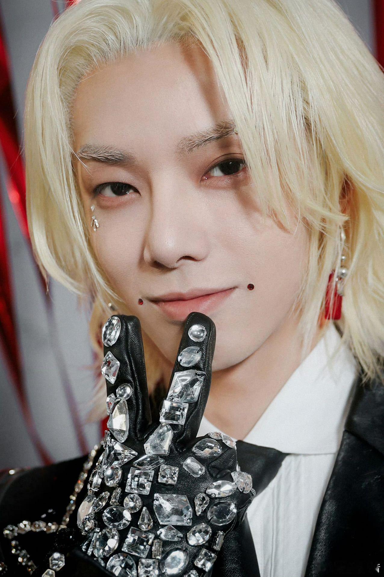 湖南卫视压轴官宣华晨宇 压轴官宣四个字打在名字上的时候，就知道元宵夜不用换台了。