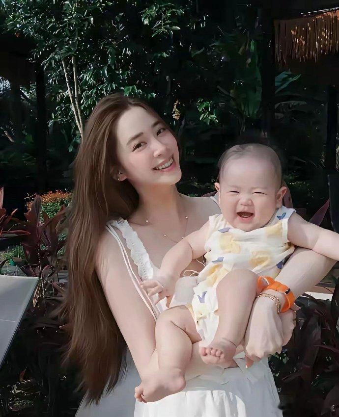 欧阳妮妮家萌娃超可爱！三姐妹皆美貌，大姐率先成婚生子，完成“任务”，欧阳家盼弟未