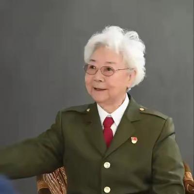 实在令人敬佩！身为正军级离休干部、斩获人民艺术家称号的田华，月薪资超三万元，晚年
