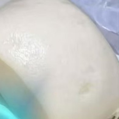 不忘初心怀揣敬畏，坚持不懈无惧前路。用音乐浇灌梦想的种子生根发芽，用倔强呵护稚嫩