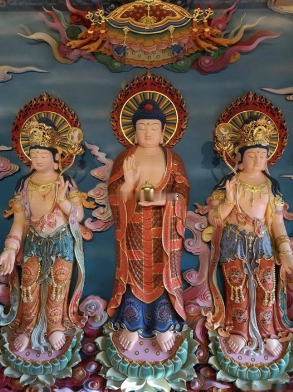 成日逢白虎，谋事易成、纳财聚福。今日诸事皆成，三合、五合贵人相助、人缘和顺；天马