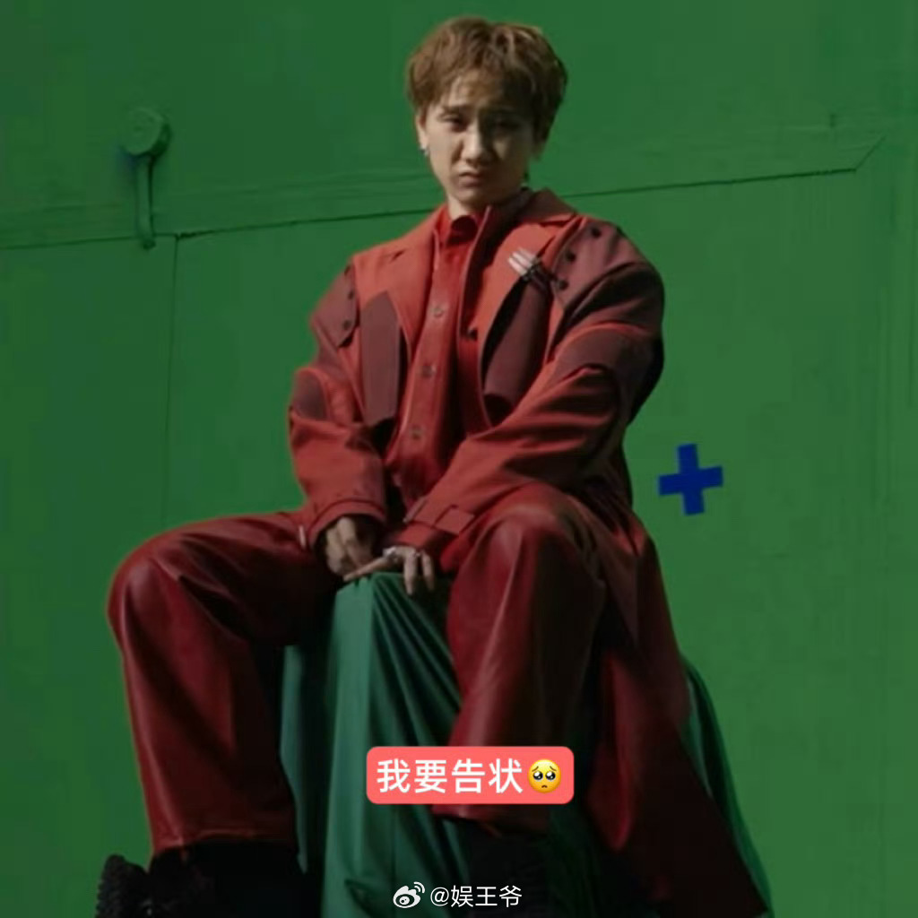 汪苏泷怎么有两副面孔啊 已知这个汪苏泷在三米绿幕台表情皱皱巴巴，被吓哭了还手脚冰