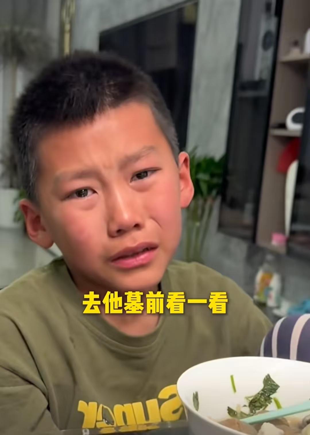 揪心！近日，辽宁大连一女子和儿子商量过年不回家的事，儿子的话让女子心里揪着疼！儿