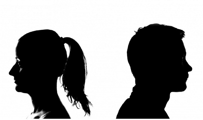 人与人之间情断义绝，并不需要什么具体的理由。就算表面上有，也很可能只是心离开的结