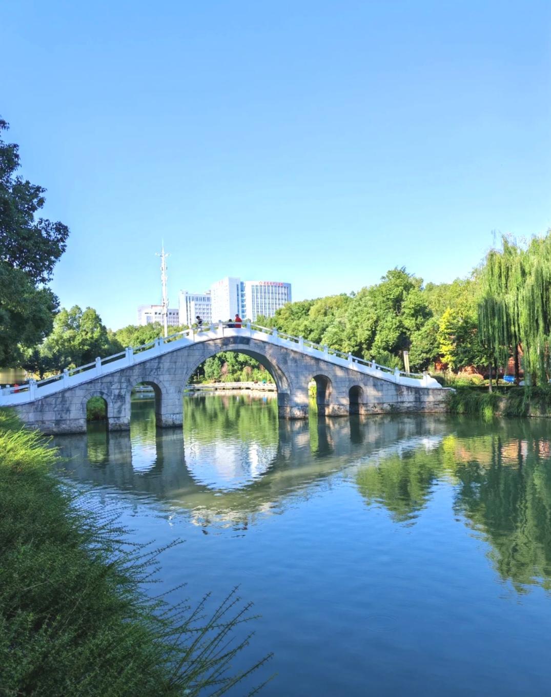 你知道有哪些城市是春天游玩的好去处吗？
春天游玩，这几个城市值得打卡。
江苏扬州