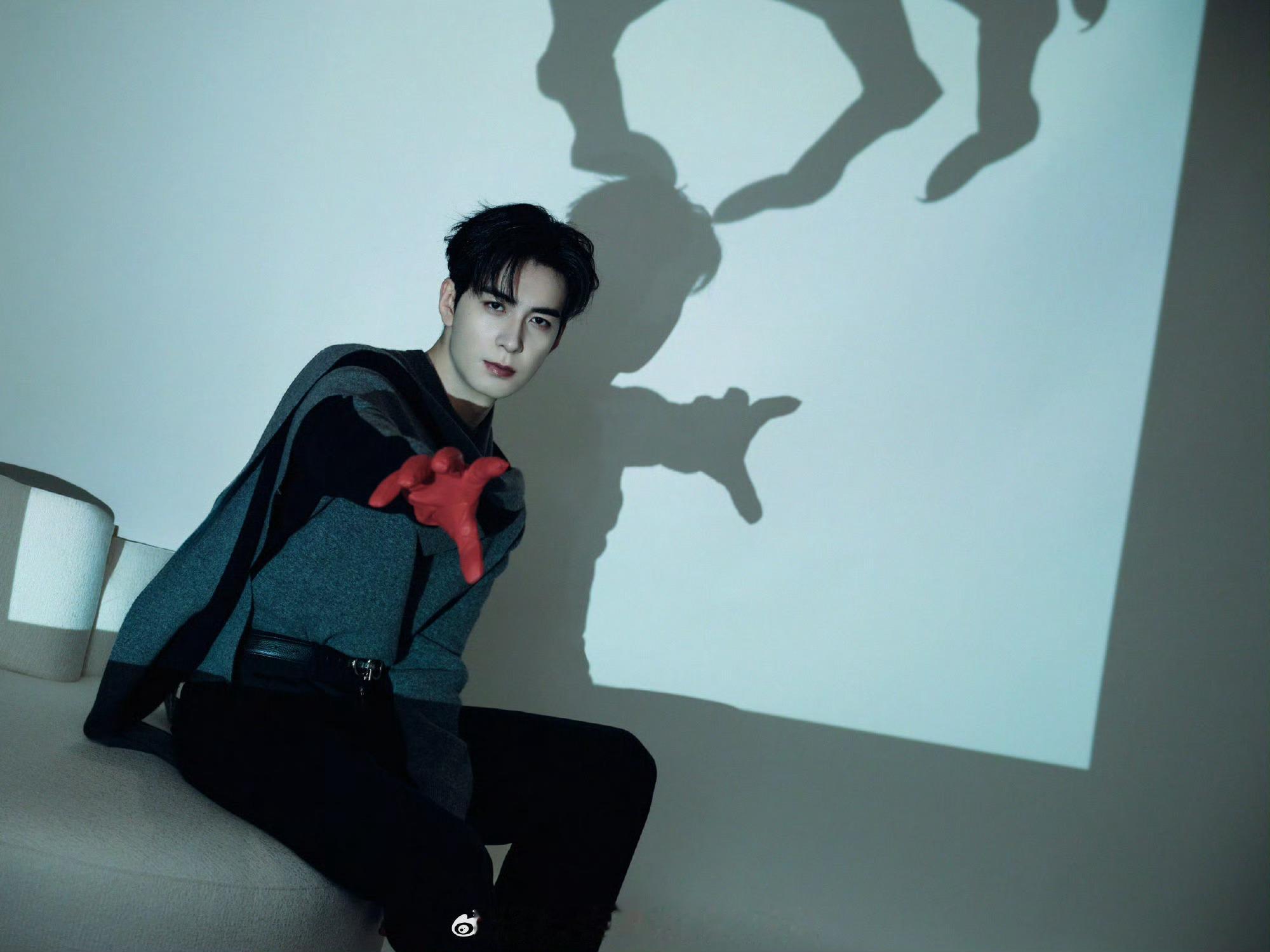 陈星旭荆棘玫瑰陈星旭VOGUE盛典出发图陈星旭VOGUE盛典出发图，绝了，[给你