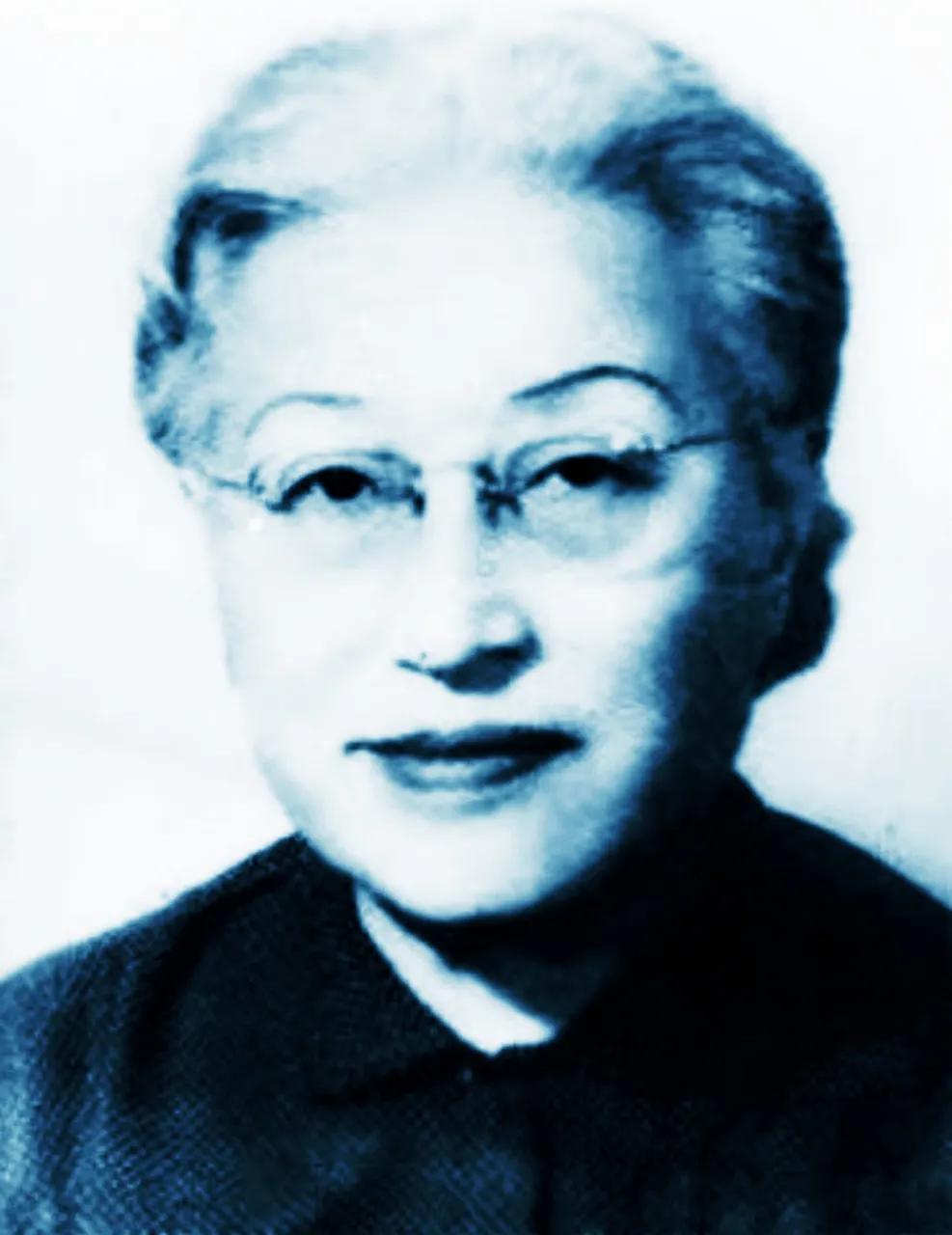 1933年，宋美龄闯到一女子家中，狠狠地扇了女子一巴掌后警告说：“离蒋先生远点！