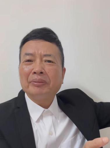 宋老师太狠了！
给娱乐圈扔了一颗炸弹！



宋祖德最近动作很多
直接点名圈内十