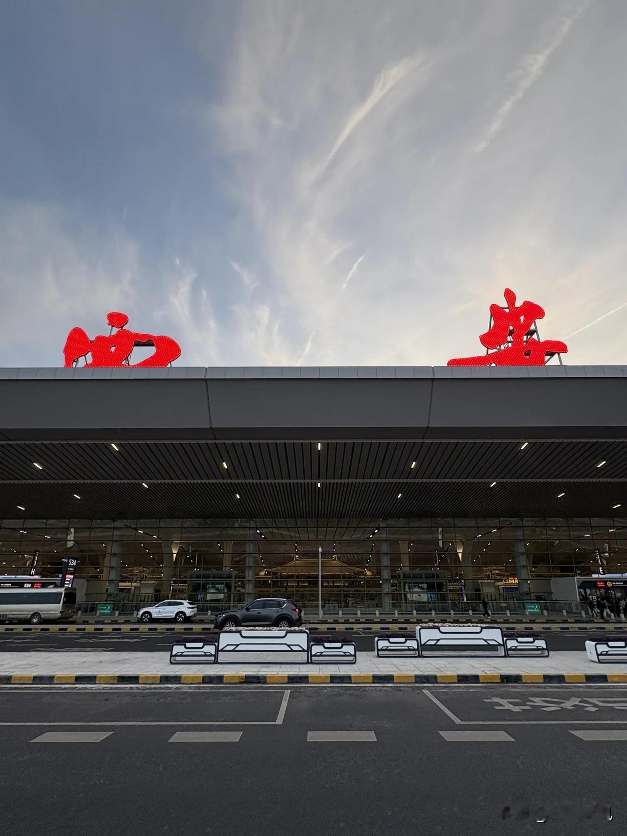 长安盛殿，丝路新港：走进西安机场T5，一座通往盛唐的时空之门

当你踏入西安咸阳