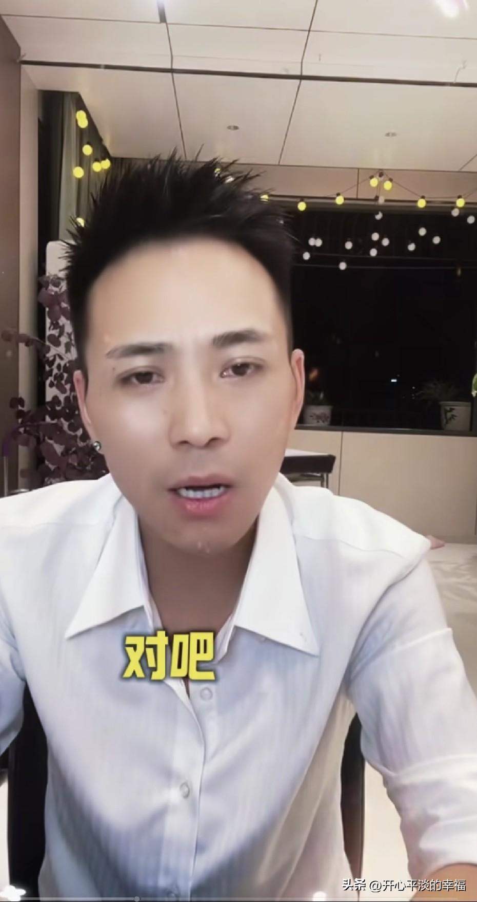 索图，理发师出身，骨子里有些东西还是改变不了的。耳朵上戴个耳钉真不太合喜欢，还是