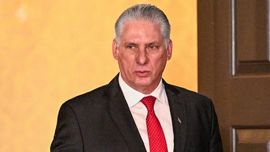 古巴已经被美国逼得走投无路了，甚至连94岁的前领导人卡斯特罗都重新出山，推动跟美