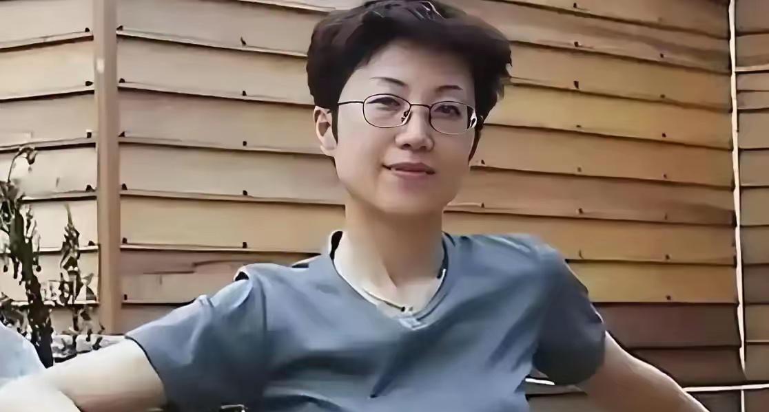 手里攥着美国绿卡、顶着普林斯顿博士的光环，高瞻当年回国探亲带着老公和5岁儿子，那
