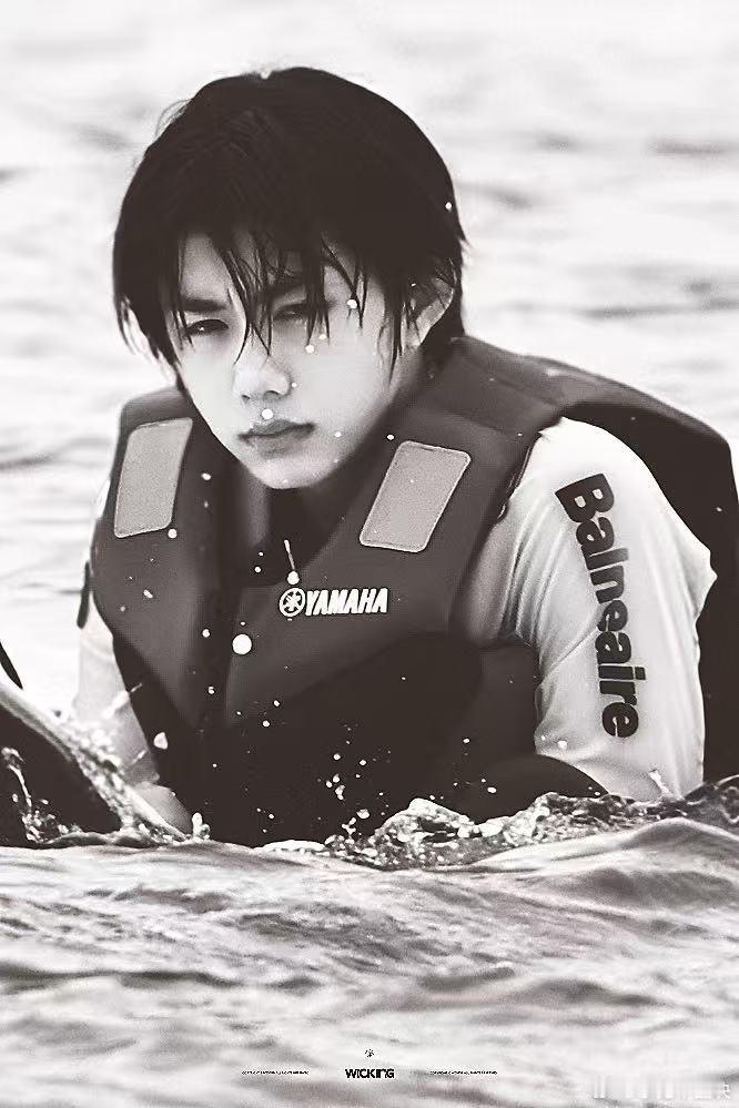 陈奕恒的手机壁纸是jennie陈奕恒手臂肌肉 不刻意凹人设，肌肉是努力的证明，壁