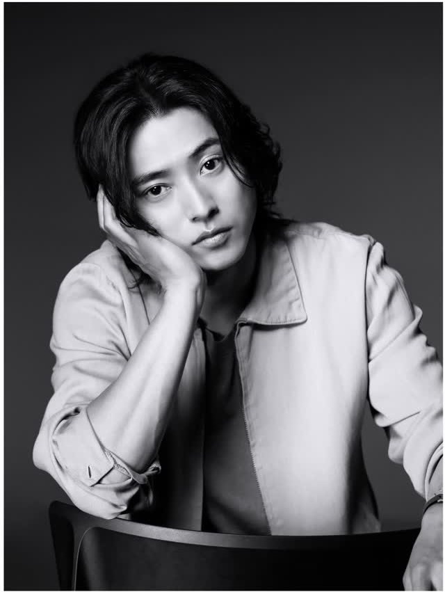 【图片】山崎贤人 摄影师ins更新杂志SCREEN 8月号更多图片
