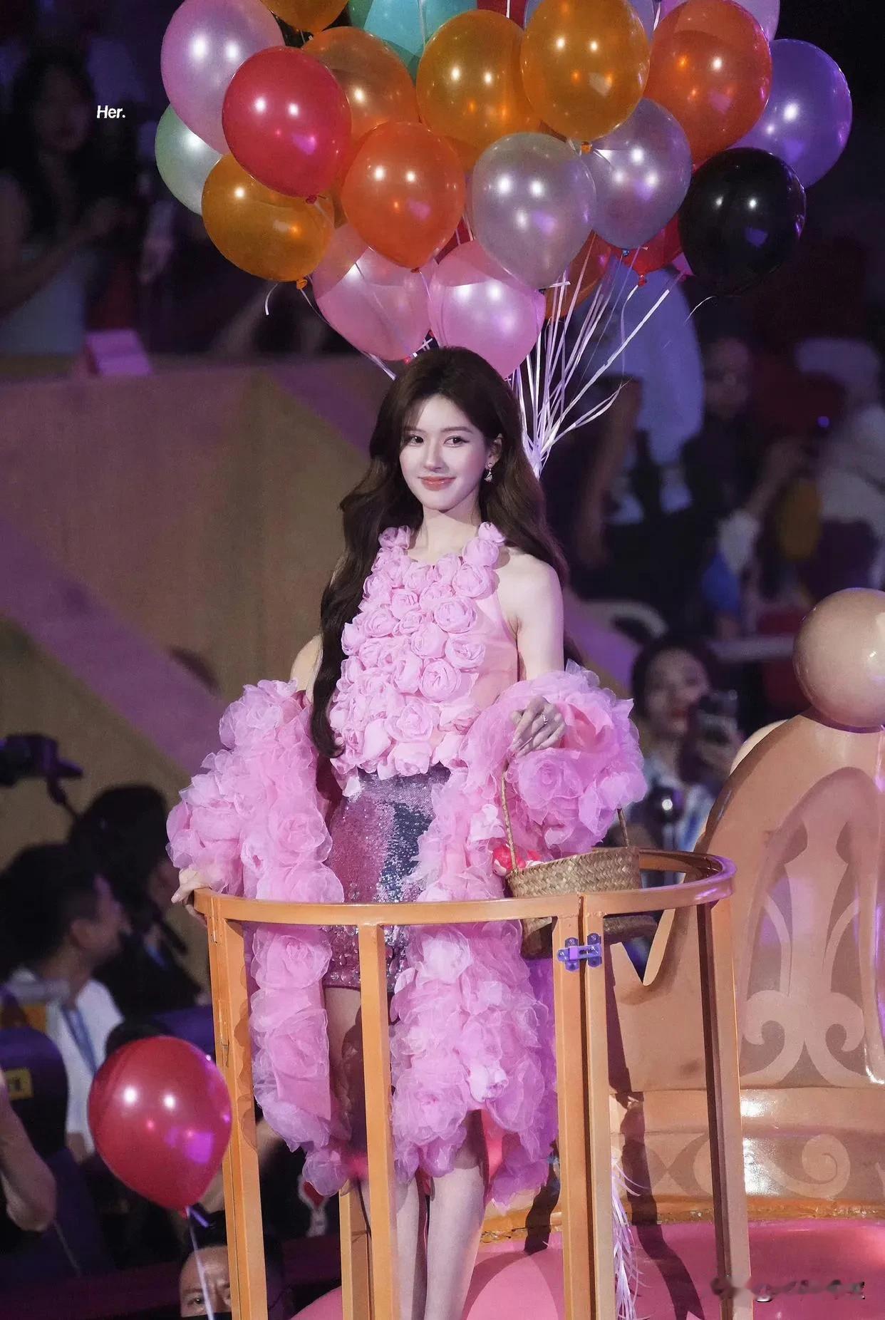 差点又被赵露思的精修图给骗了[捂脸]