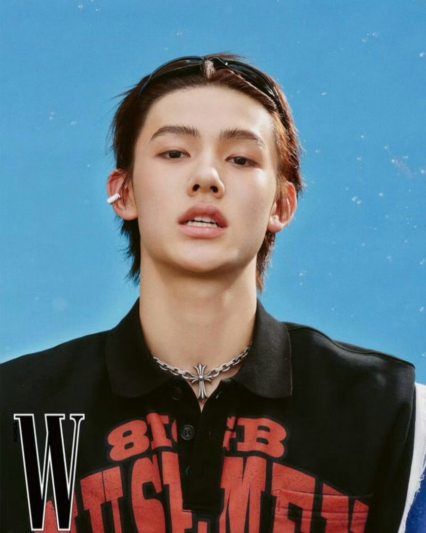 投稿  ：SEONGHYEON 严成玹  大五官 ，杂志的神 