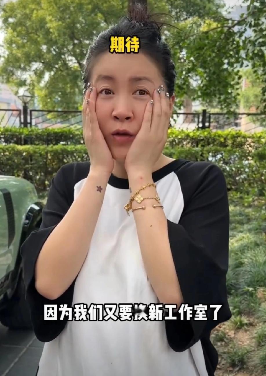 李嘉格现在的状态真的很好，不仅摆脱了一段不适合她的婚姻，而且事业也越来越好，发了