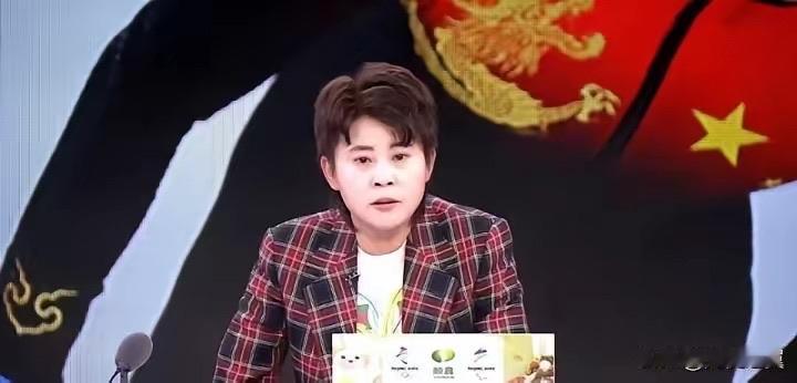 冬奥会中国混合速滑队丢金挺遗憾的，这也让四年前就火过的王濛又火了一把。大家翻出她