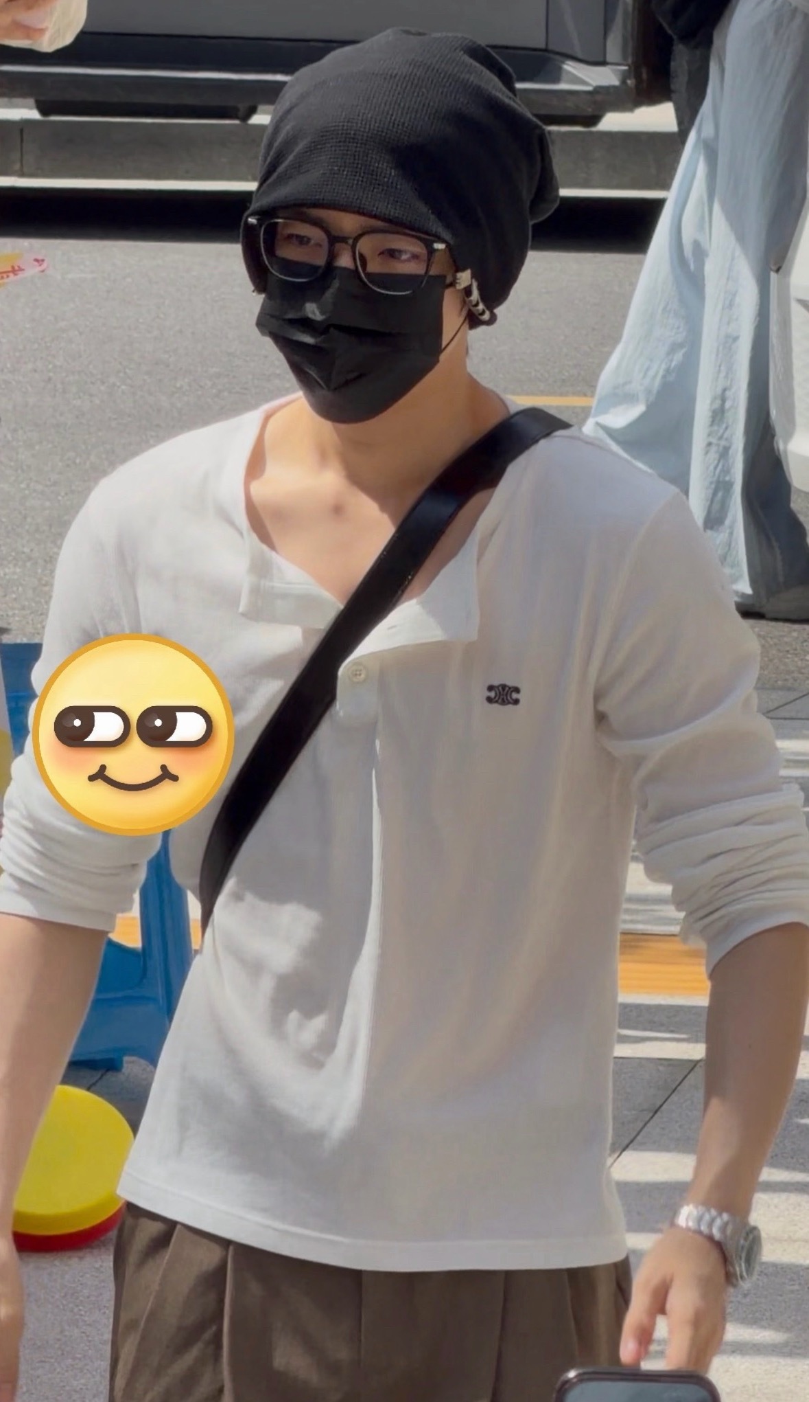 为什么侯明昊带冷帽也好看因为他本来就好看 