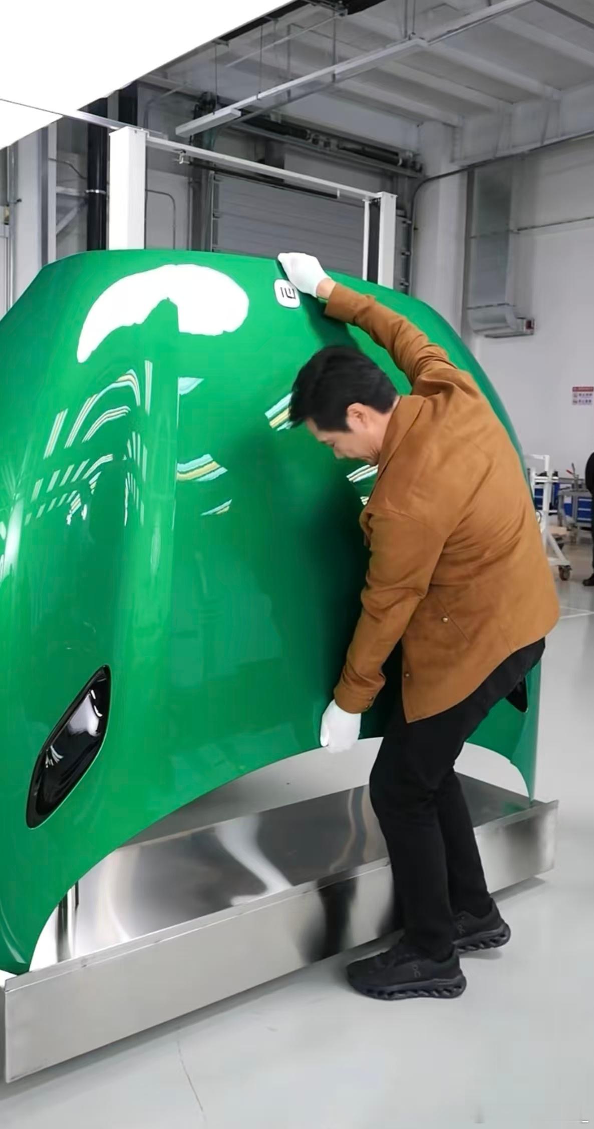 雷总今晚直播拆车，盲猜一下小黑嘴会从哪个点黑？雷总健身后的麒麟臂能轻易搬起来的机