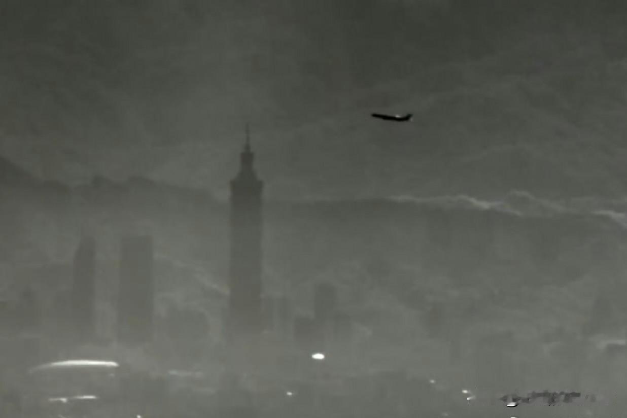 这么近那么美，周一到台北。

就在昨天晚上，央视新闻突然放出了一段大陆无人机拍摄