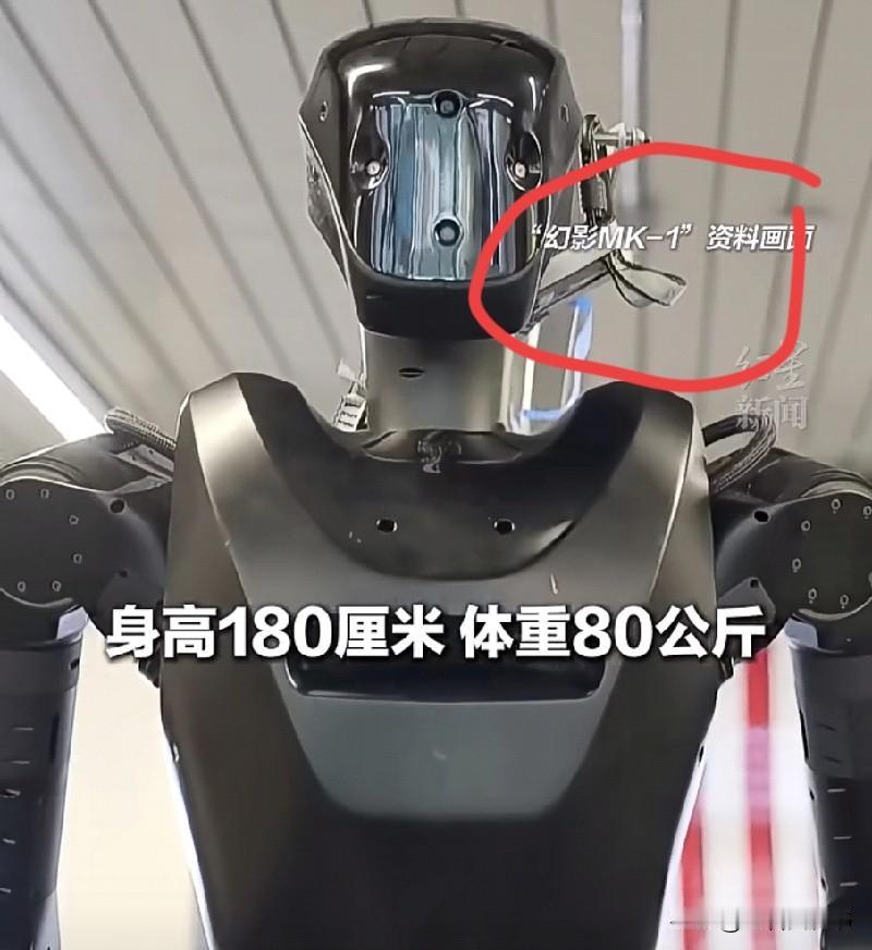 机器战士惊现俄乌战场，终结者已成现实！
上个月，两台人形机器人士兵抵达乌克兰战场