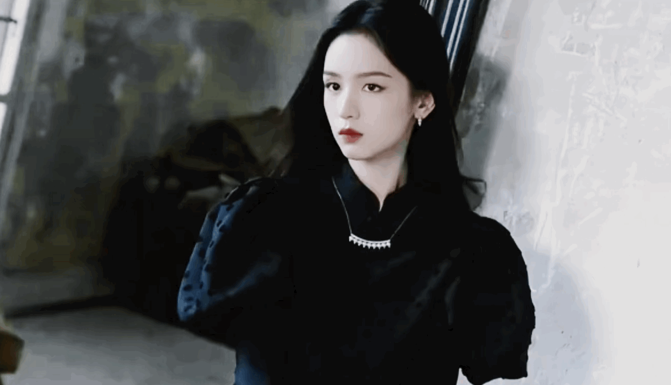 冷面美女 周也[舔屏][舔屏][舔屏]#周也# ​​​