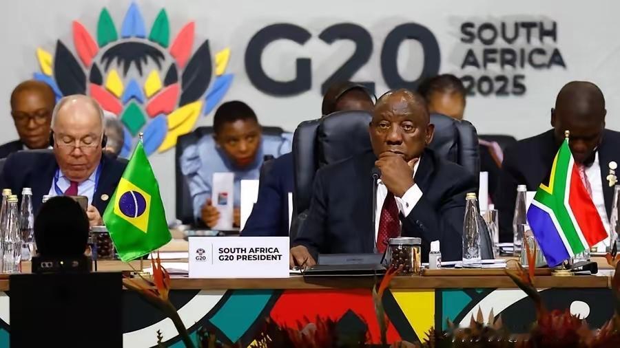 南非在达沃斯先官宣2027年4月办停摆7年的世经论坛非洲峰会，约翰内斯堡和开普敦