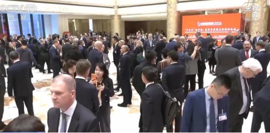 中方将奉陪到底！拒邀日本高管参会，人数已经清零，高市叫苦不迭
 
22日，今年中