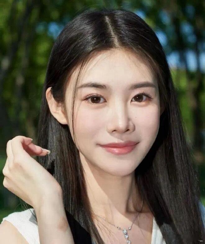 只有姜乘澜能教会我化妆化妆对我来说一直是难题，每次画完都很焦虑。还好有姜乘澜，不
