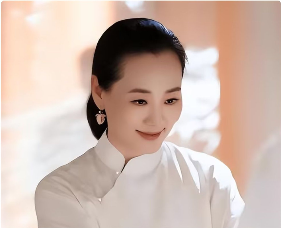 只当过一次演员，却住北京亿万豪宅，丈夫给她打工，俩儿子也争气 