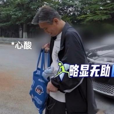 李乃文第一天当助理就崩溃了大哥小助理 跟追这档综艺的朋友唠起，说他连给人递水都要