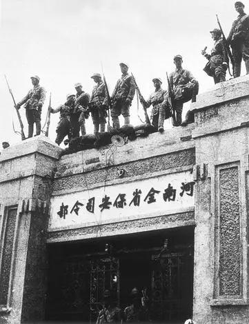 豫东战役几乎是后面淮海战役的预演。

1948年秋，中原大地上硝烟四起，国共两党