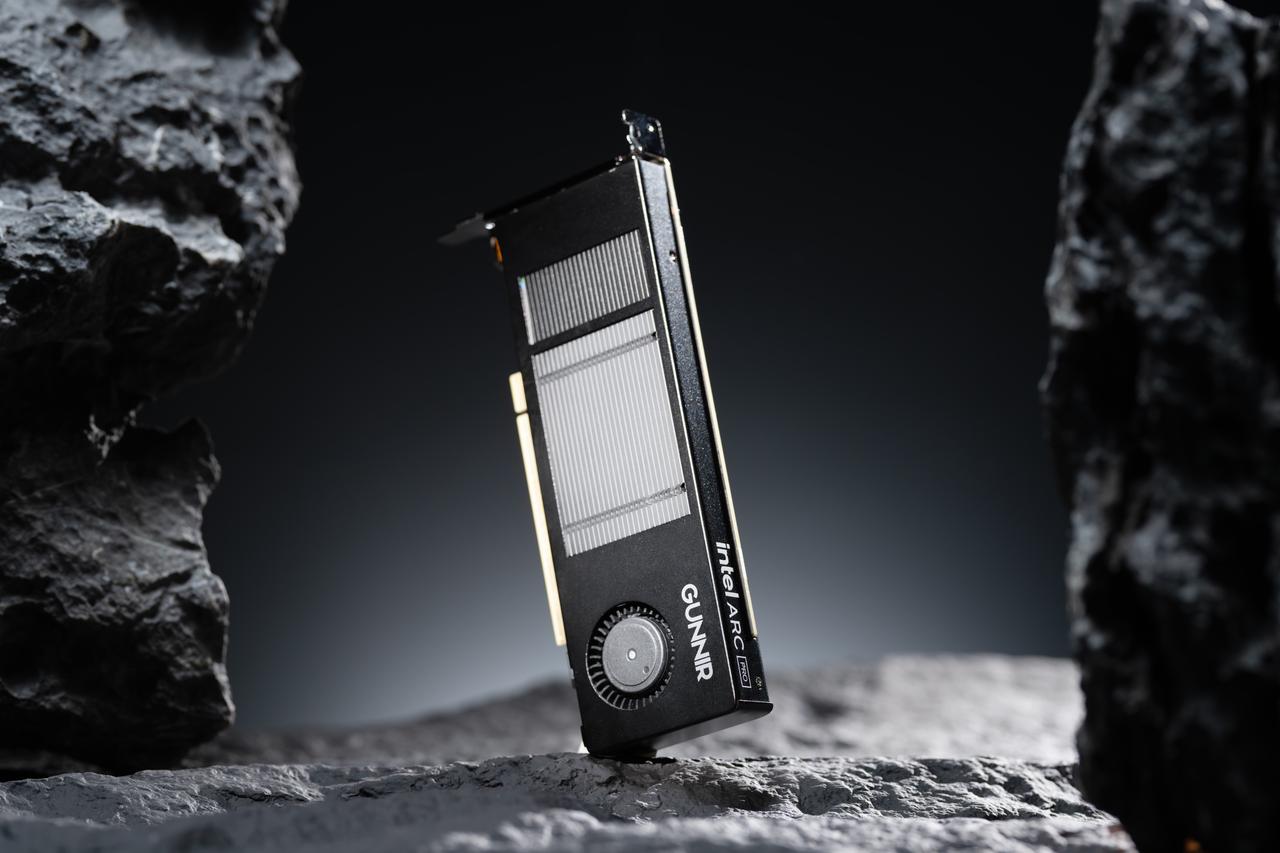 专业i卡小钢炮
 
硬派工业风，专业级显卡中的小钢炮
自带金属背板，全黑设计西装