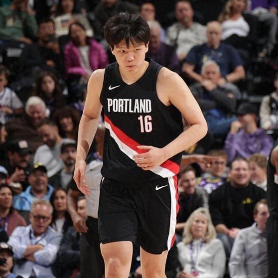 《杨瀚森11+12+3+2强势爆发！填满数据栏，2项数据全队排名第1》2026年