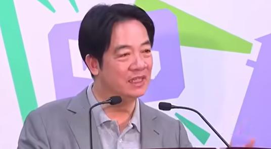 美国总统川普在接受媒体采访时说不支持“台湾独立”后，赖清德就慌了不知道该如何演下