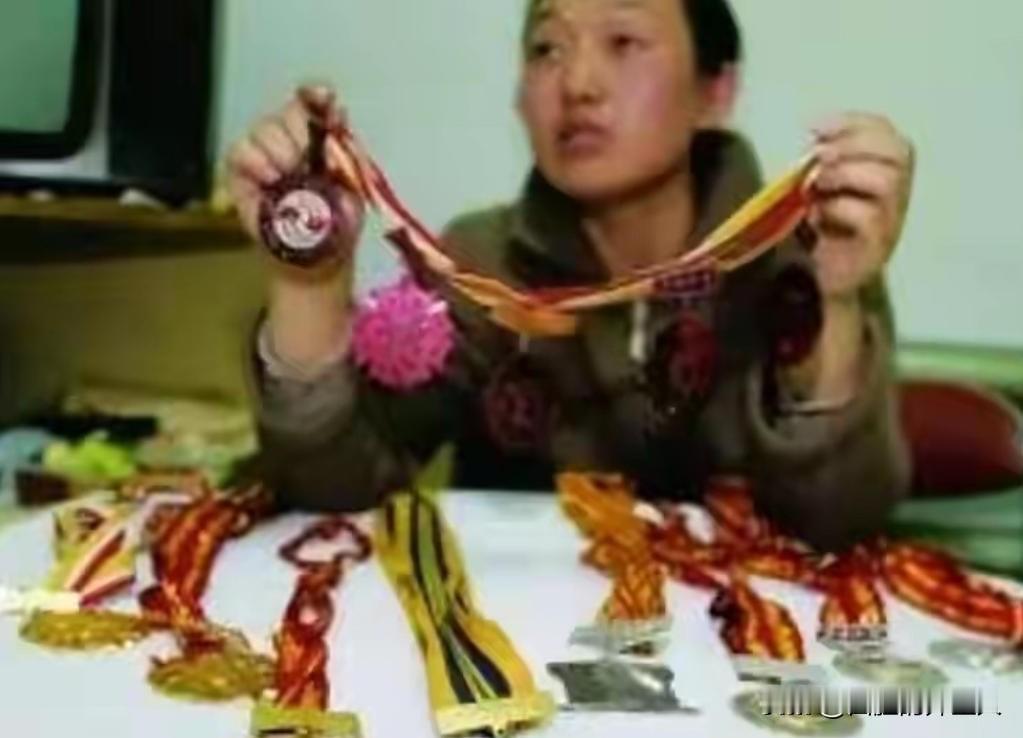 她为国拿下9枚金牌，却被黑心教练下药终身不育，如今终苦尽甘来

麻烦各位读者点一