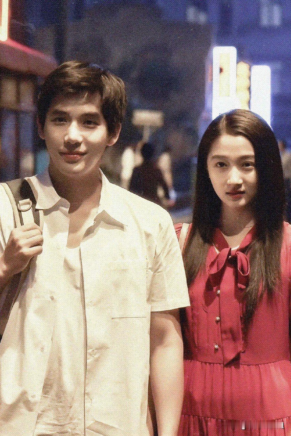 千呼万唤
《小巷人家》的忠粉们有福啦
终于等来官宣了
制片人侯鸿亮、编剧大米
领