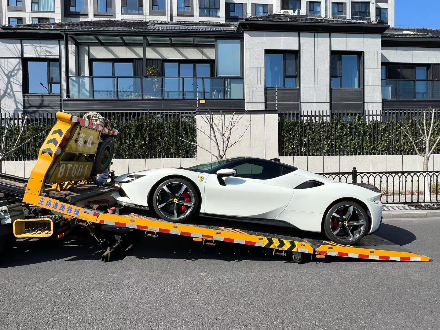 临时决定到处跑跑玩一玩。 