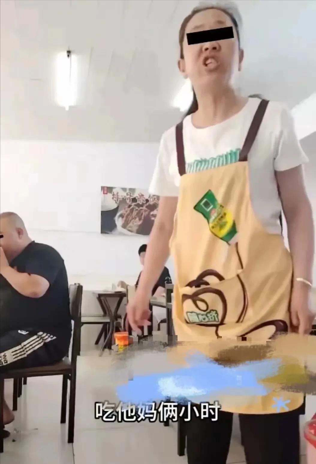 “自助都这样吗？”天津，男子去吃15元自助餐，结果2个小时还不走！老板娘提醒后，