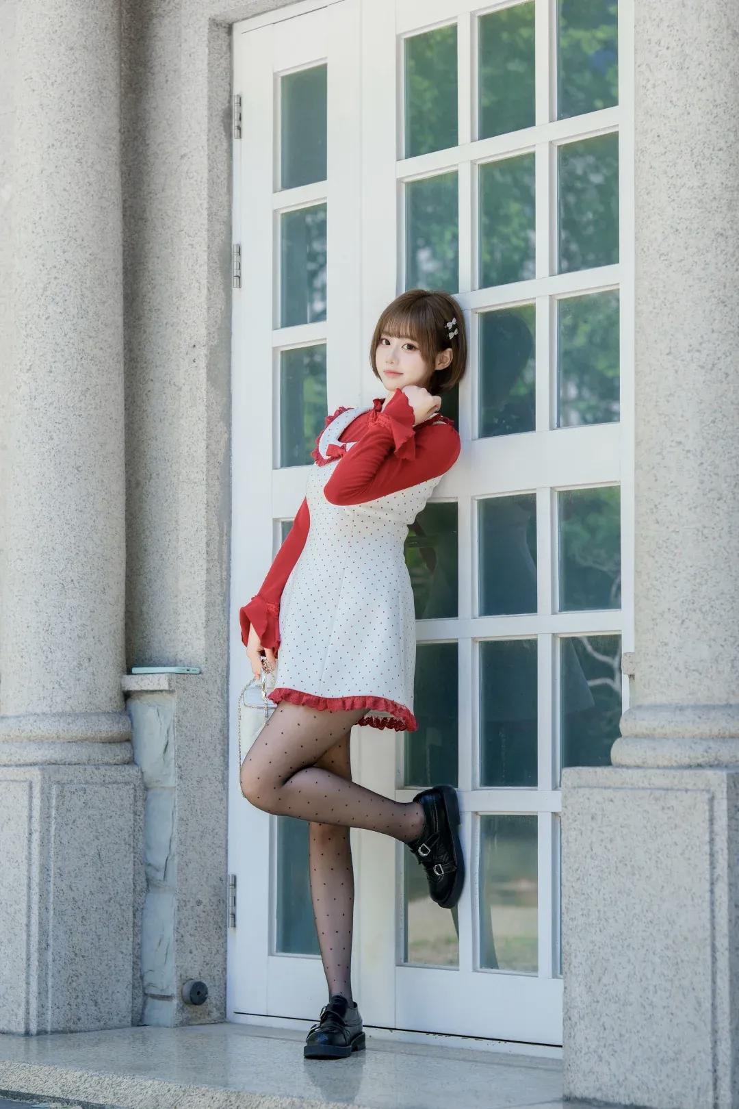 少女心爆棚的复古风穿搭，红白相间，甜美可爱！💖👗👠
美女人像群 高清美女 