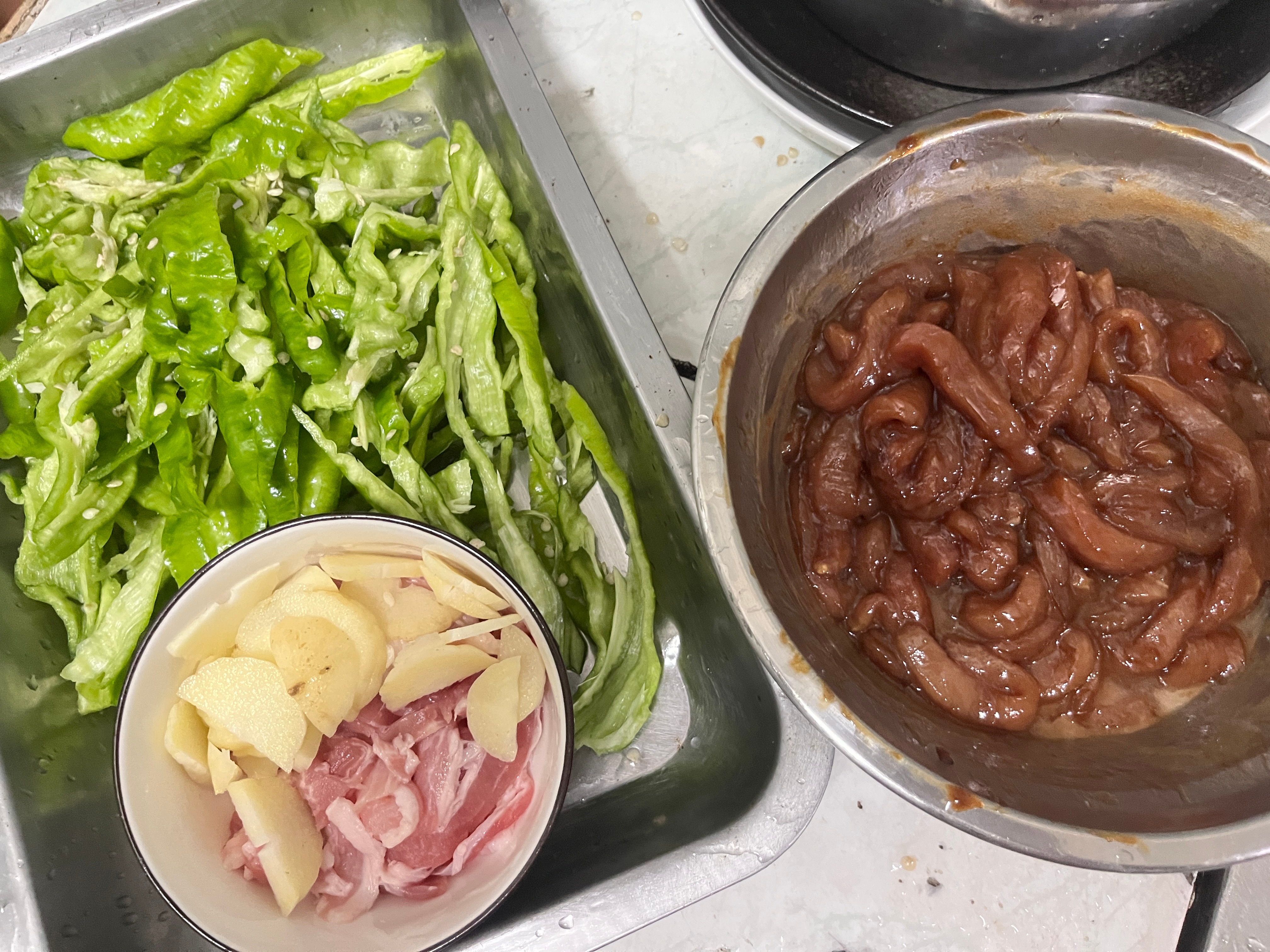 我无聊到这个点起锅烧油做饭吃 