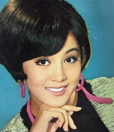 何莉莉的人生堪称传奇！从风光女星到豪门太太，她隐忍半生，43年里与丈夫的众多情人