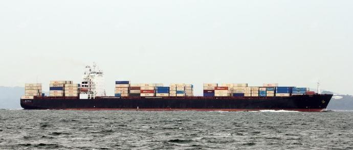 伊朗货船被洞穿！美军驱逐舰舰炮开火，和谈要彻底黄了

在临时停火协议即将到期的关