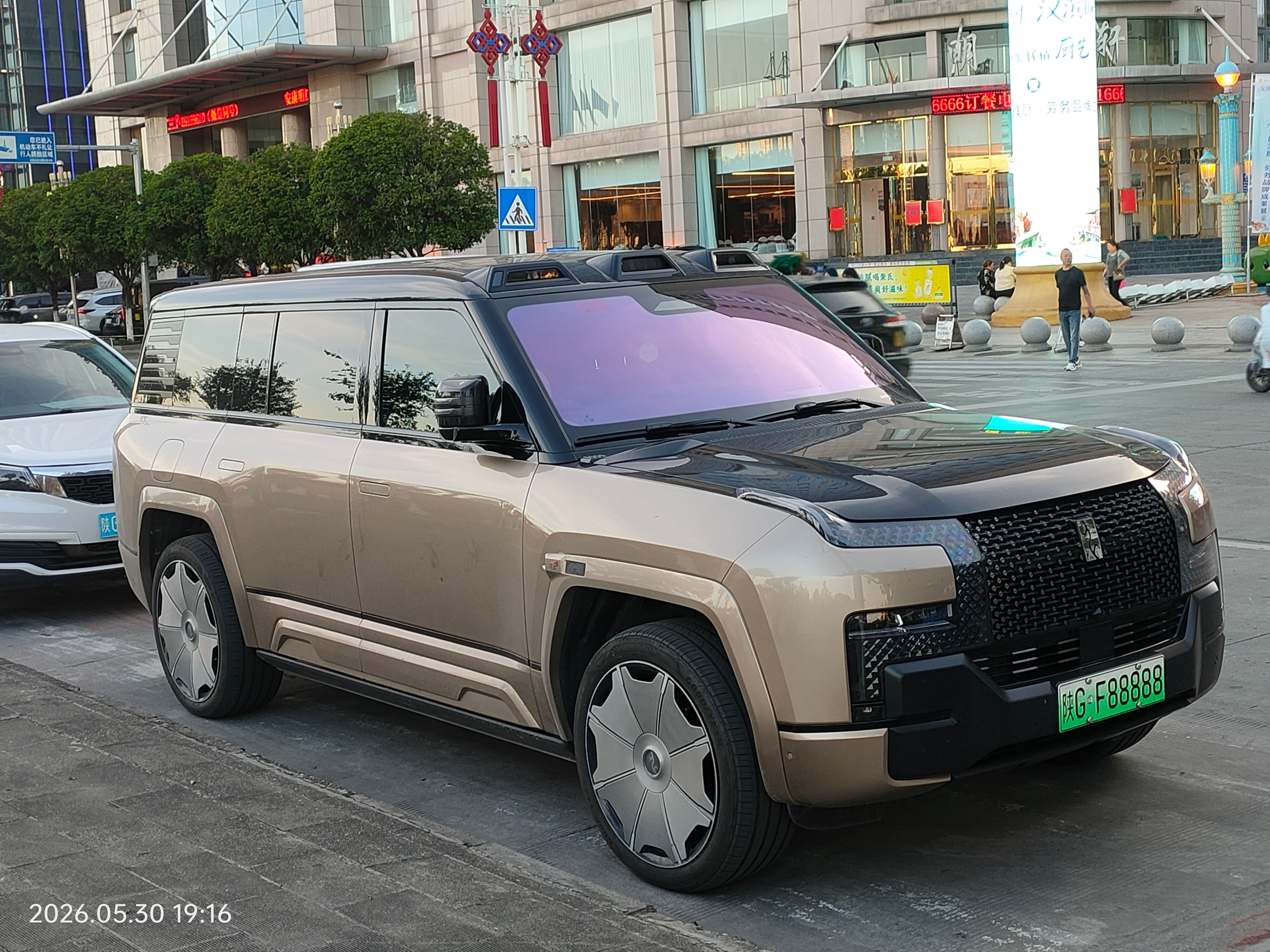 全球车牌 陕GF88888比亚迪仰望U8L 安康·明江国际酒店