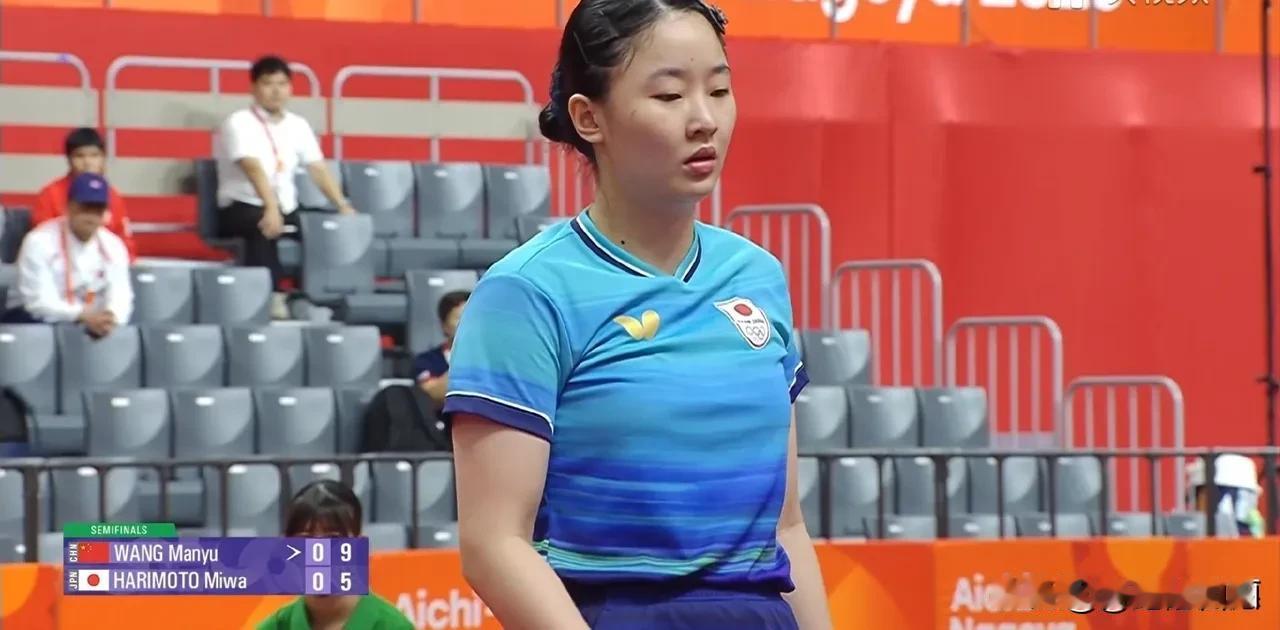没想到！亚运会女单半决赛张本美和VS王曼昱，日乒这边场下教练不是张本美和的父亲张